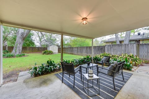 Baton Rouge Home with Private Patio 2 Mi to LSU! Casa in Baton Rouge