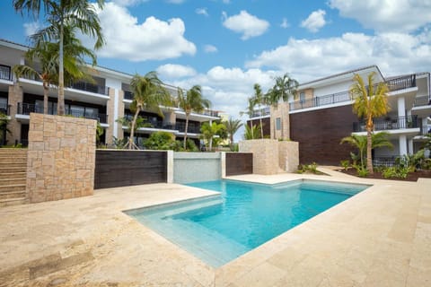 Property building, Garden view, Pool view, Swimming pool