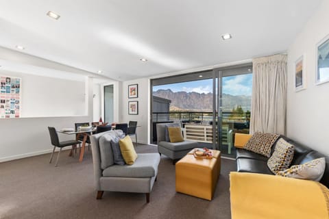 Ono 'six' on Thompson Condo in Queenstown