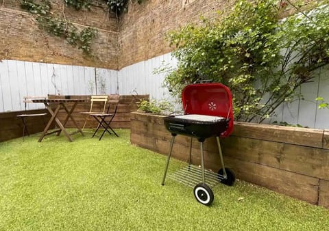 Spring, Day, BBQ facilities, Garden, Garden view