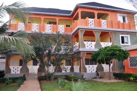 Château angele w&b Condominio in Lomé
