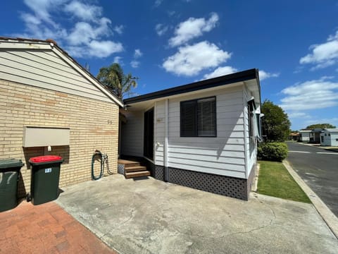 Budgie Smuggler - Cabin 96 Geographe Bay Holiday Park Chalet in Busselton