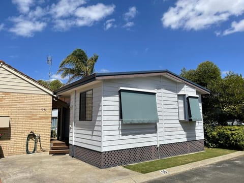 Budgie Smuggler - Cabin 96 Geographe Bay Holiday Park Chalet in Busselton