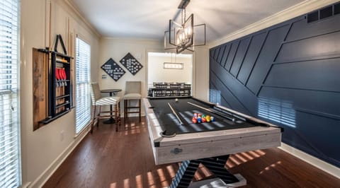 Billiard, Game Room