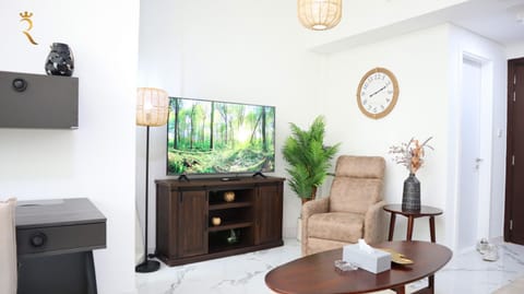 Communal lounge/ TV room, TV and multimedia, Living room, Seating area, Evening entertainment