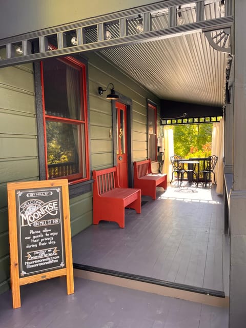 1 bedroom Modern Victorian in heart of downtown Haus in Nevada City