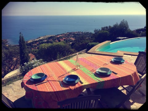 Pool view, Sea view