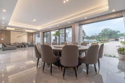 Living room, Dining area