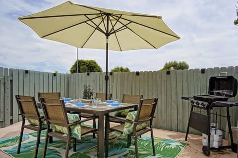 Patio, Day, BBQ facilities, Dining area