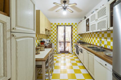 Kitchen or kitchenette, dishwasher, pet friendly, stove