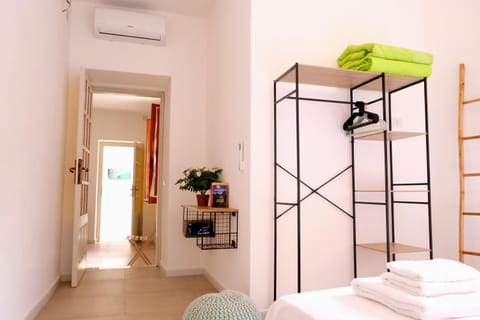 Bedroom, air conditioner