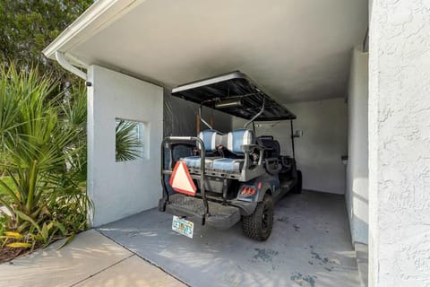 Outdoor oasis Golf cart 5mi to Beach House in Gulfport