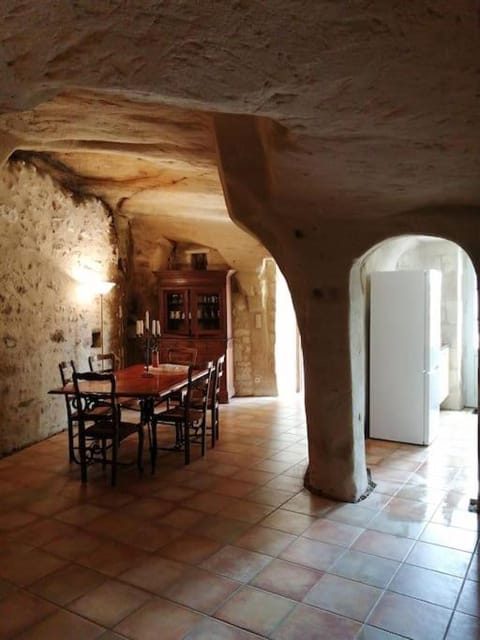 Maison atypique semi-troglodyte House in Centre-Val de Loire