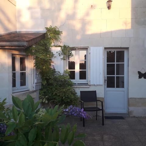 Maison atypique semi-troglodyte House in Centre-Val de Loire