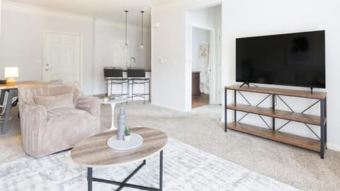 Landing at The Sovereign at Overland Park Apartments - 1 Bedroom in St. Andrews Highlands Condo in Overland Park