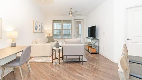 Landing at San Marco Promenade - 1 Bedroom in San Marco Apartment in Jacksonville