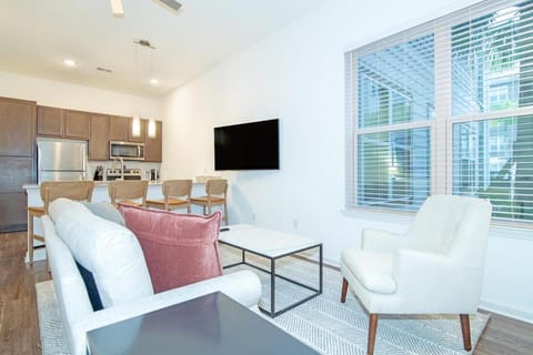 Landing at San Marco Promenade - 1 Bedroom in San Marco Apartment in Jacksonville