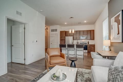 Landing at San Marco Promenade - 1 Bedroom in San Marco Apartment in Jacksonville