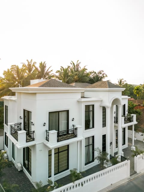 Property building, Day, View (from property/room), Balcony/Terrace