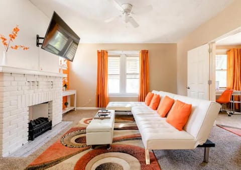 The Sunstone Retreat - Your Brooklyn Centre Haven Comfort To Explore Near Downtown With Parking, 300MB Wifi & Self Check-In Haus in Cleveland Heights