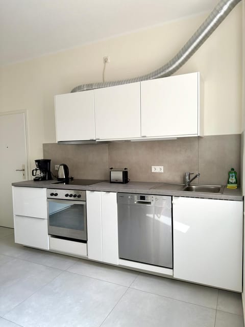 4 Rooms, free Parking, 25 min to Düsseldorf, 100 Mbps WLAN Condo in Krefeld