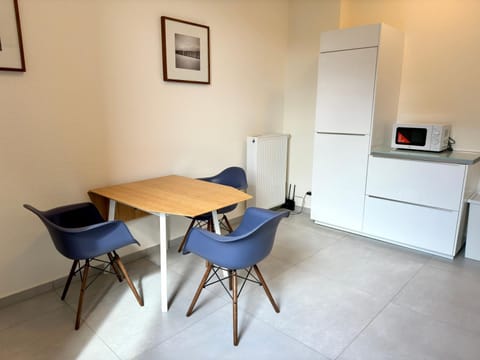 4 Rooms, free Parking, 25 min to Düsseldorf, 100 Mbps WLAN Condo in Krefeld