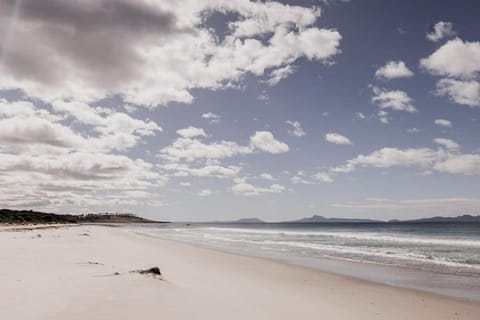 Waterfront Boltons Beach Cottages Maison in Triabunna