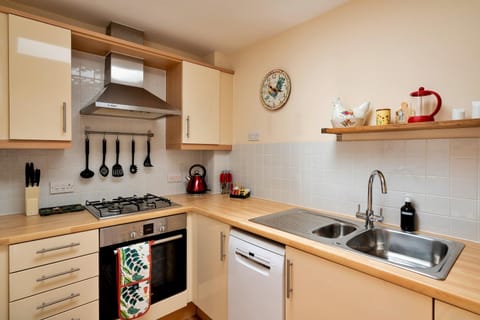 Coffee/tea facilities, Kitchen or kitchenette, pet friendly, stove