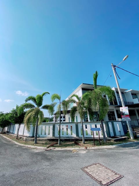 Property building, Day, Street view