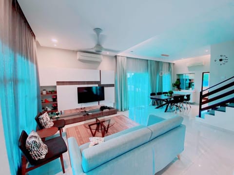 TV and multimedia, Living room, Dining area, air conditioner