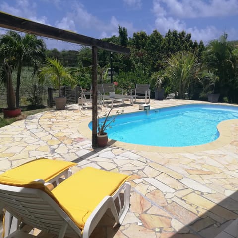 Villa de caractère ,3 étoiles, avec piscine, jardin et plage à 200m House in La Trinité