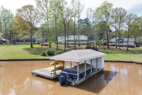 Lakefront Milledgeville Home with Private Dock! House in Lake Sinclair