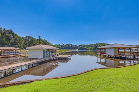 Lakefront Milledgeville Home with Private Dock! Casa in Lake Sinclair