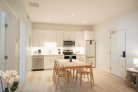 Kitchen or kitchenette, Dining area, kitchen