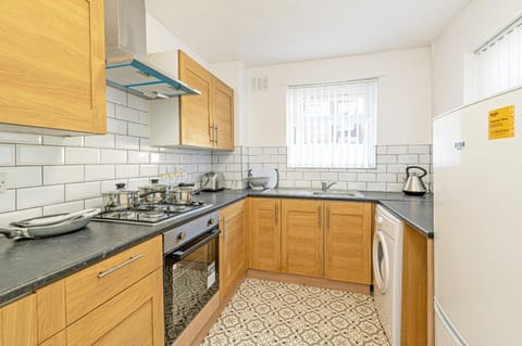 Kitchen or kitchenette, pet friendly, stove