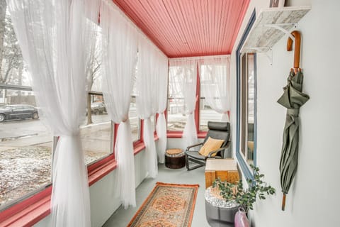 Charming Minneapolis Home with Deck, 5 Mi to Central Casa in Brooklyn Center