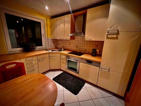 Kitchen or kitchenette, Dining area, dishwasher, minibar, pet friendly, stove