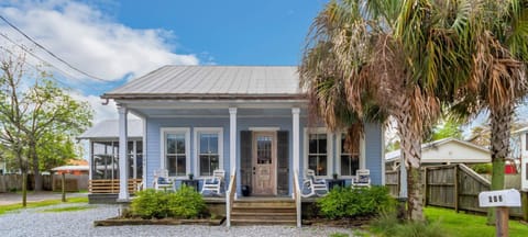 Blue Cottage By the Bay House in Bay Saint Louis