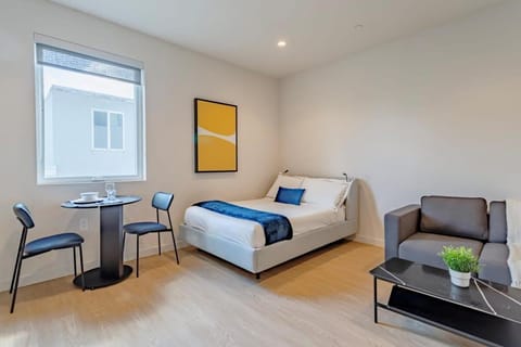 NEW Coliving Suite w Full Bedroom UCLA area Condo in Sawtelle Japantown