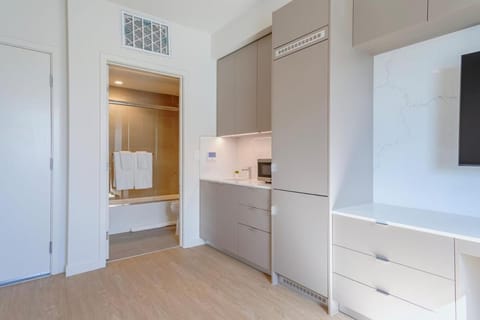 NEW Coliving Suite w Full Bedroom UCLA area Eigentumswohnung in Sawtelle Japantown