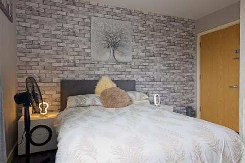 Bed, Photo of the whole room, Decorative detail, Bedroom, fireplace