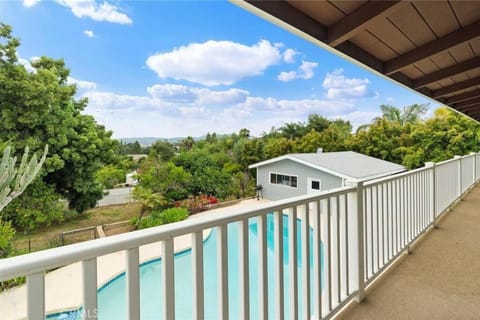 Pet friendly Vet Owned Home with Pool House in Fallbrook