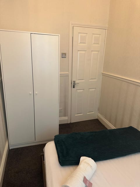 Entire 4br with cot, free street parking and garage House in Sunderland