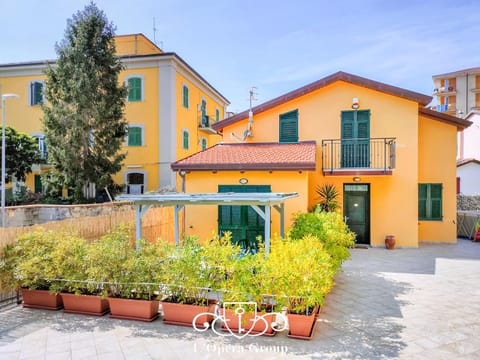 Property building, Garden