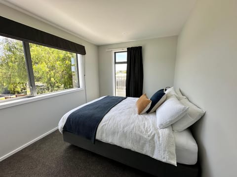 Stylish 3-bed Taradale Townhouse Condo in Napier