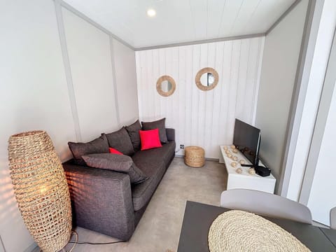 Chalet cozy à Jullouville - 4 pers, piscine chauffée, proche plage et commerces - FR-1-361-538 Chalet in Saint-Pair-sur-Mer