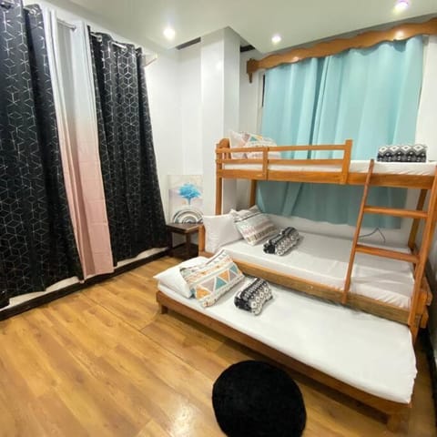 Bedroom, bunk bed