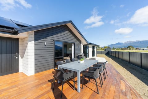 Oraka Scenery - Te Anau Holiday Home House in Te Anau