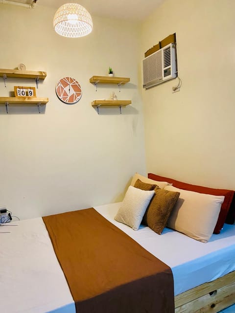 Casa Cabilao Staycation White And Wood Room Apartment hotel in Santa Rosa