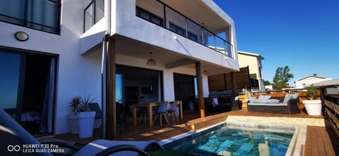 Property building, Balcony/Terrace, Swimming pool